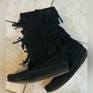 Minnetonka 3 Layer Fringe Boots—Size 8